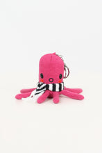 Load image into Gallery viewer, Tako Keychain